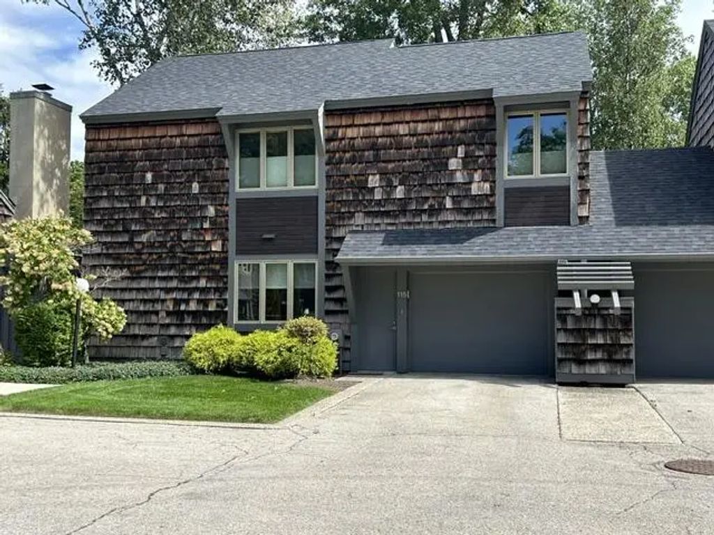 115 Woodfield Ct, Wind Point