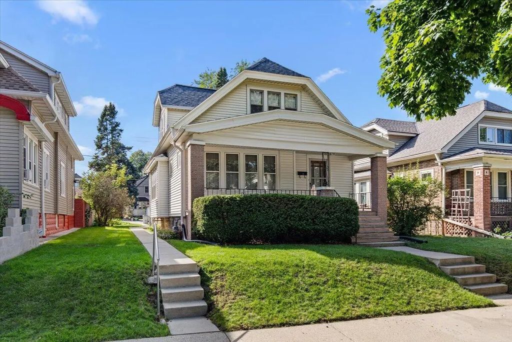 3151 S 10th St, Milwaukee