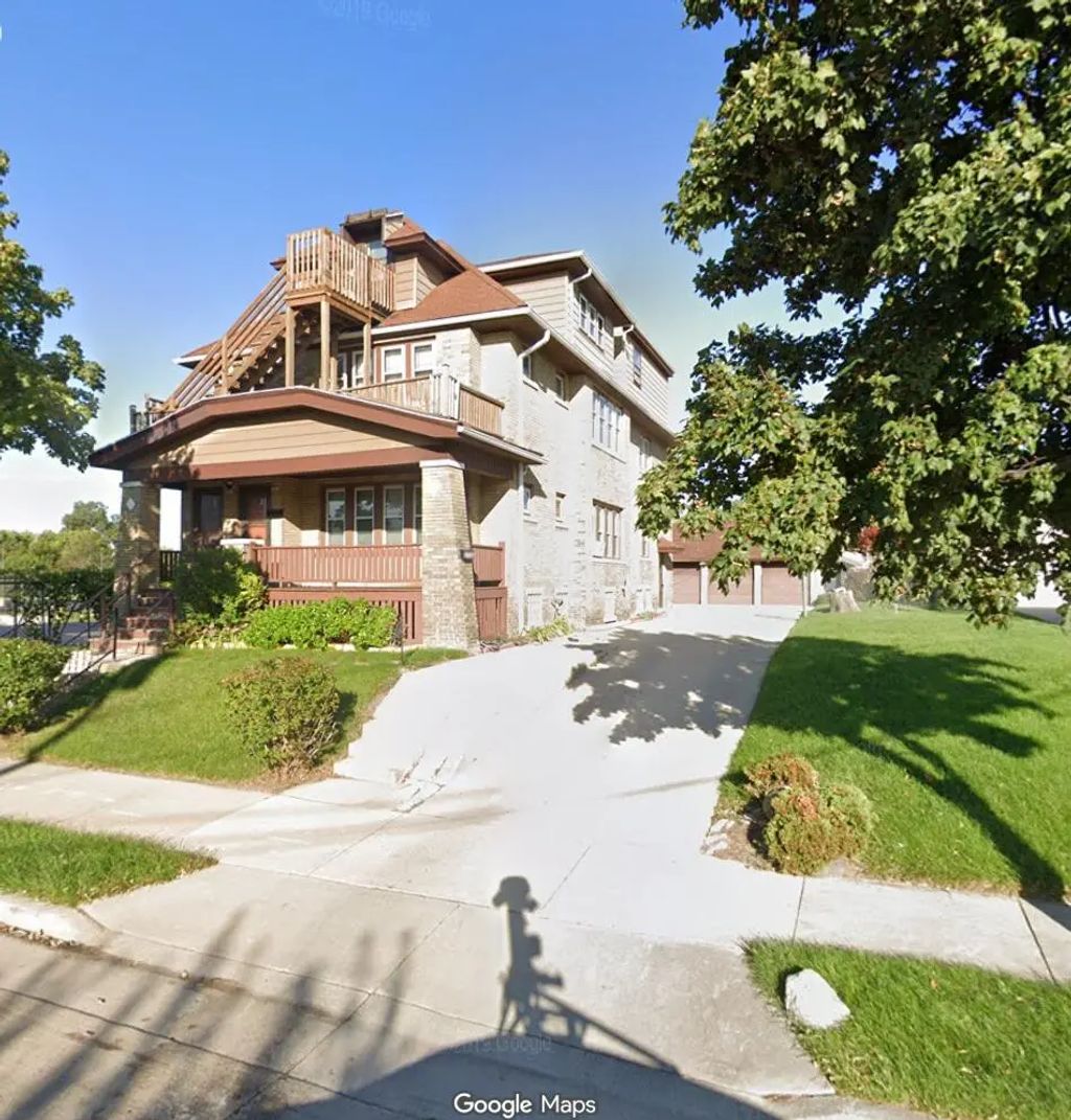 2028 N 16th St 2030, Milwaukee