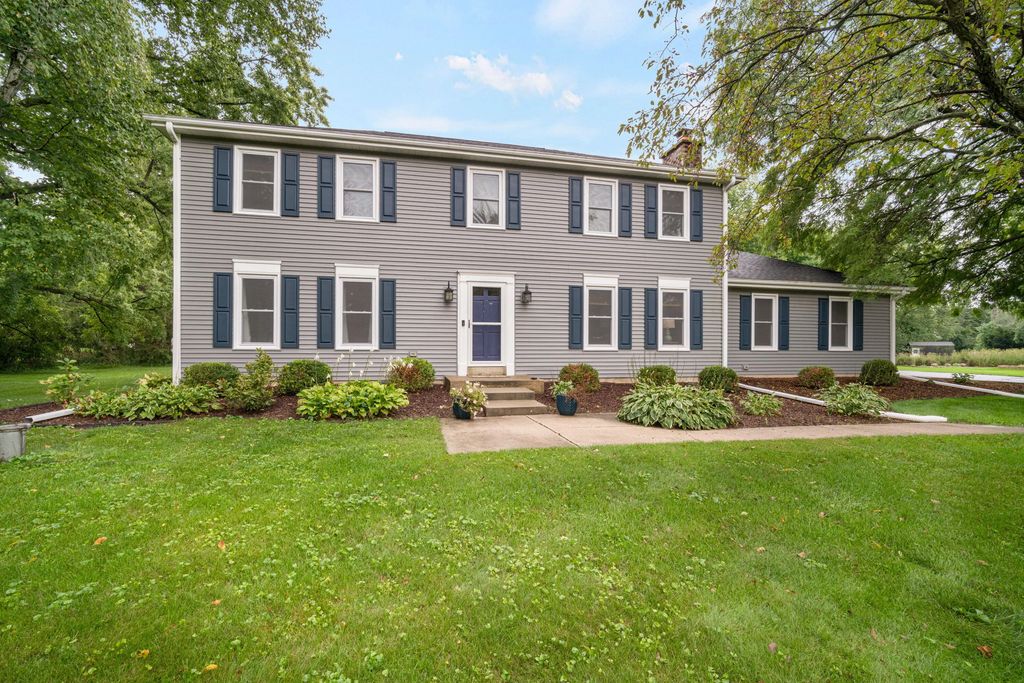 1626 Devonshire Dr, Cedarburg