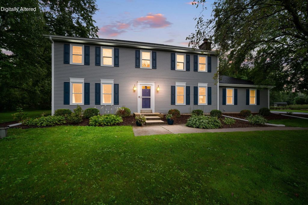 1626 Devonshire Dr, Cedarburg