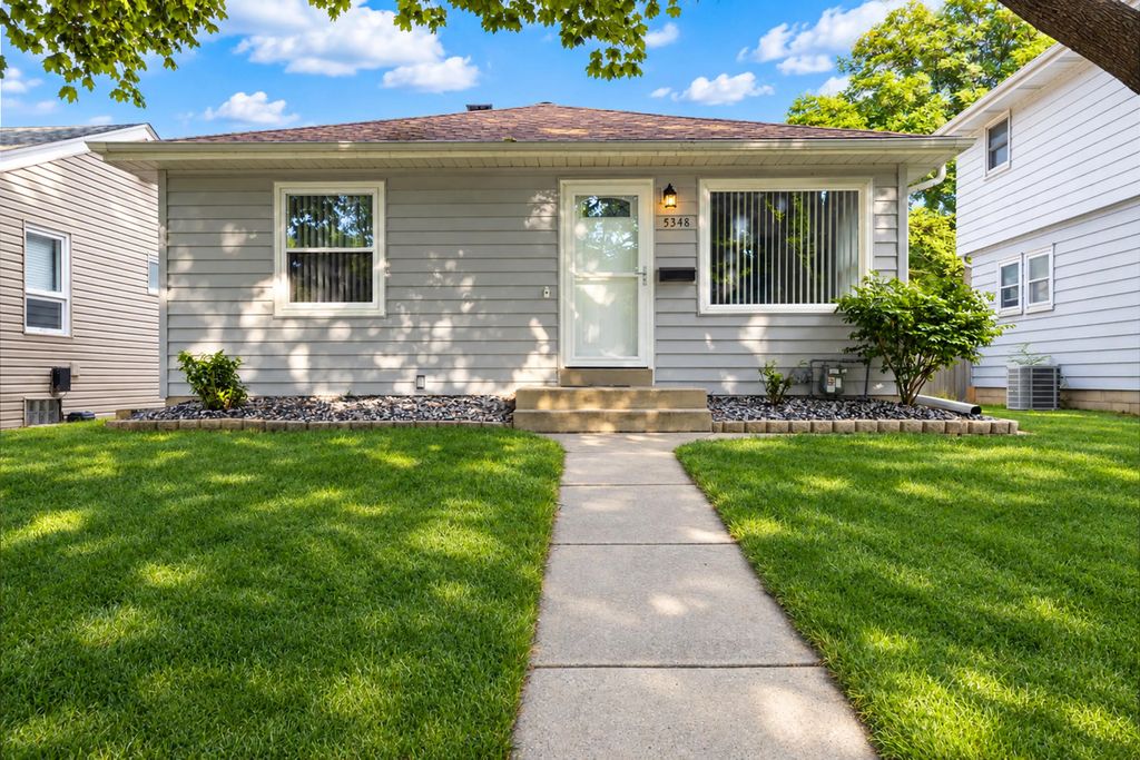 5348 N Lydell Ave, Whitefish Bay