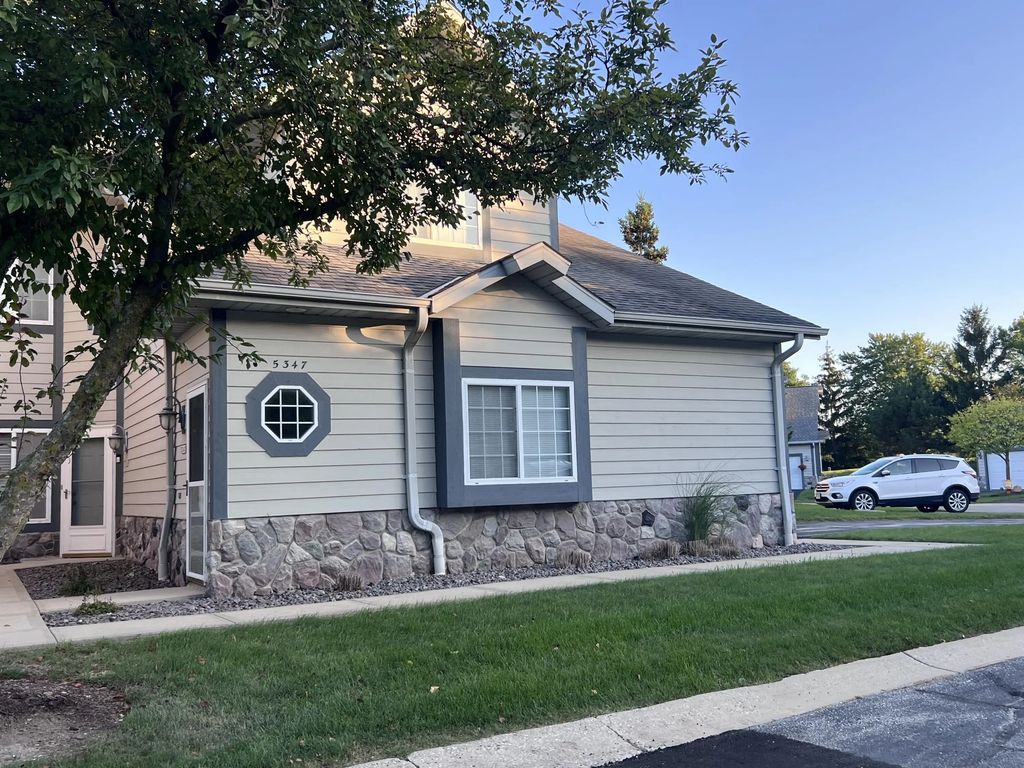 5347 S Hidden Dr, Greenfield