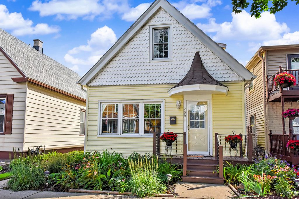 209 E Montana St, Milwaukee