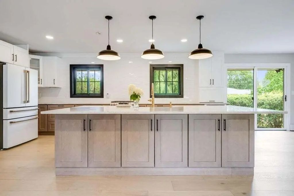 2050 Mt Kisco Dr, Elm Grove