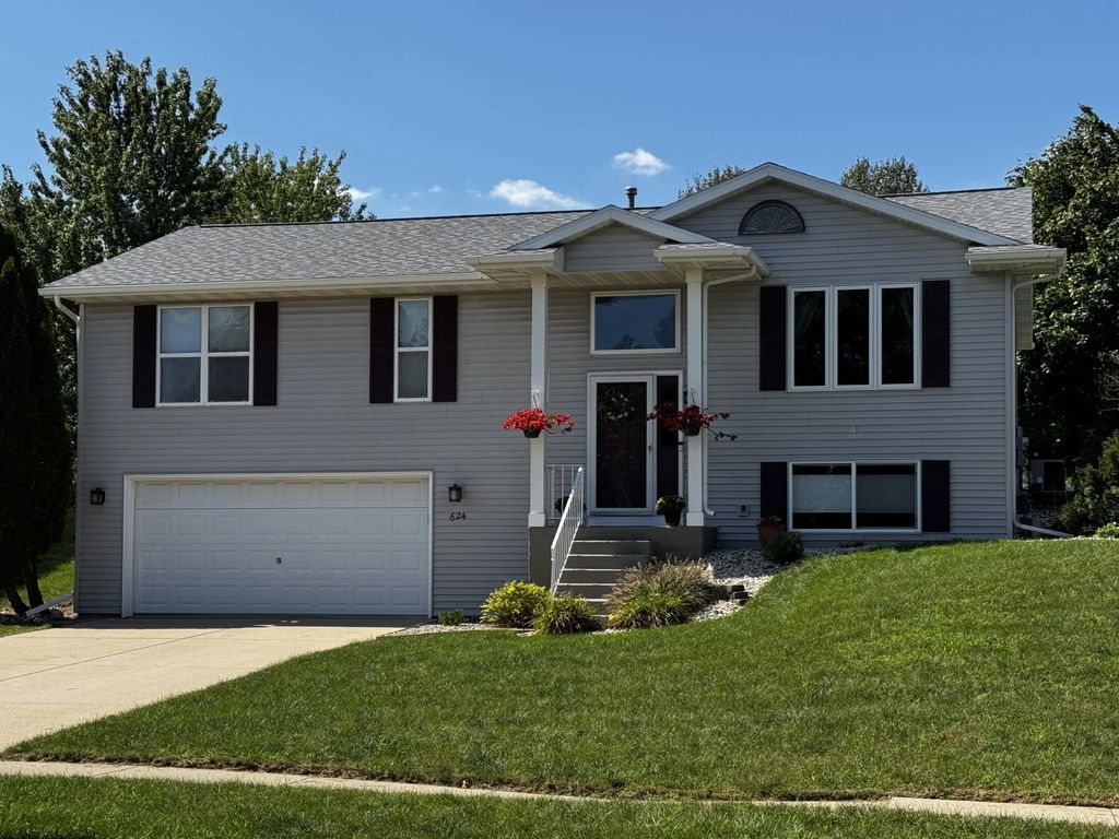 624 Brookstone Way, Watertown