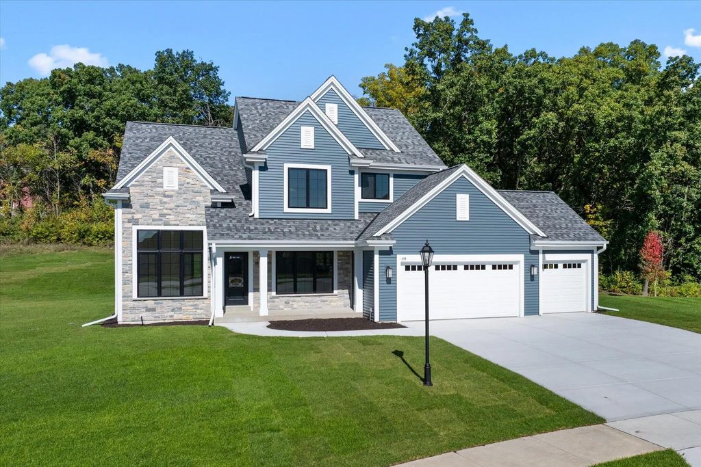 114 Retzer View Ct, Waukesha