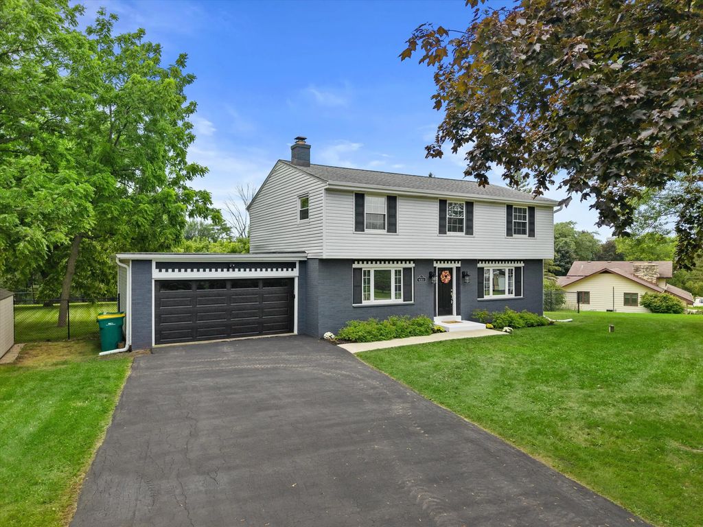 N113w13033 Crestview Dr, Germantown