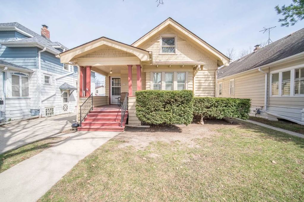 2172 S 84th St 2174r, 2176r, West Allis
