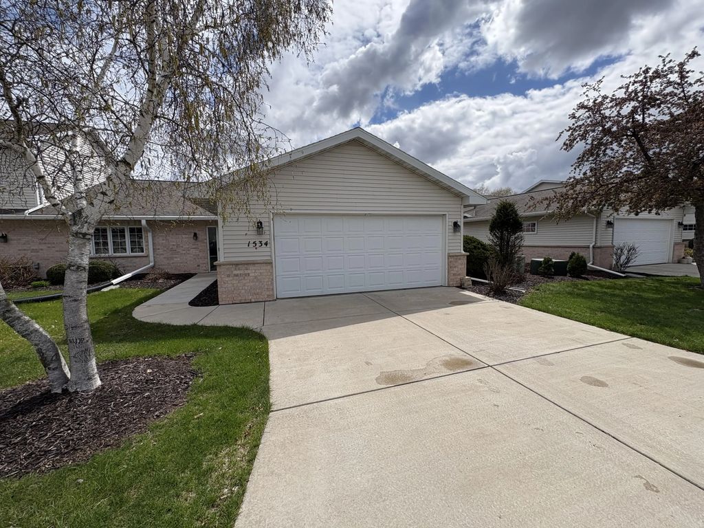 1534 River Pines Dr, Bellevue