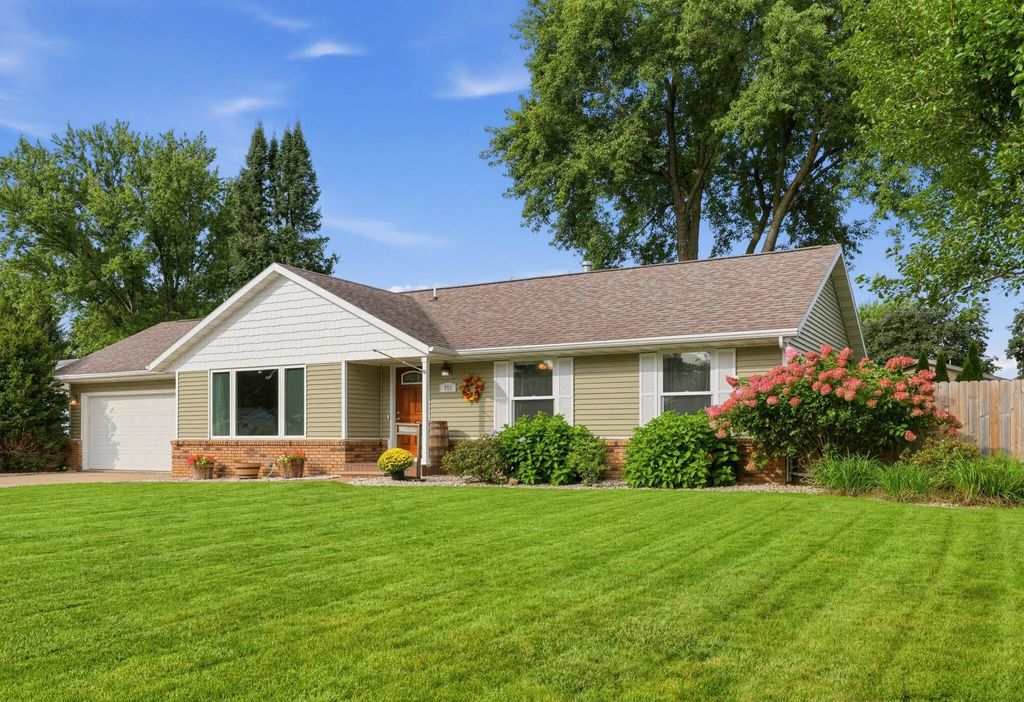 753 Chelsea Pl, Janesville