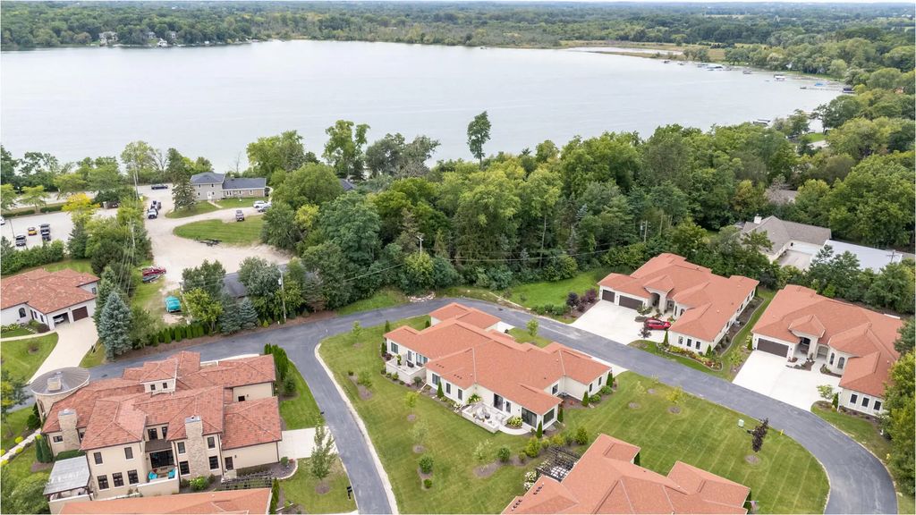 1611 Vico Pass 22, Oconomowoc