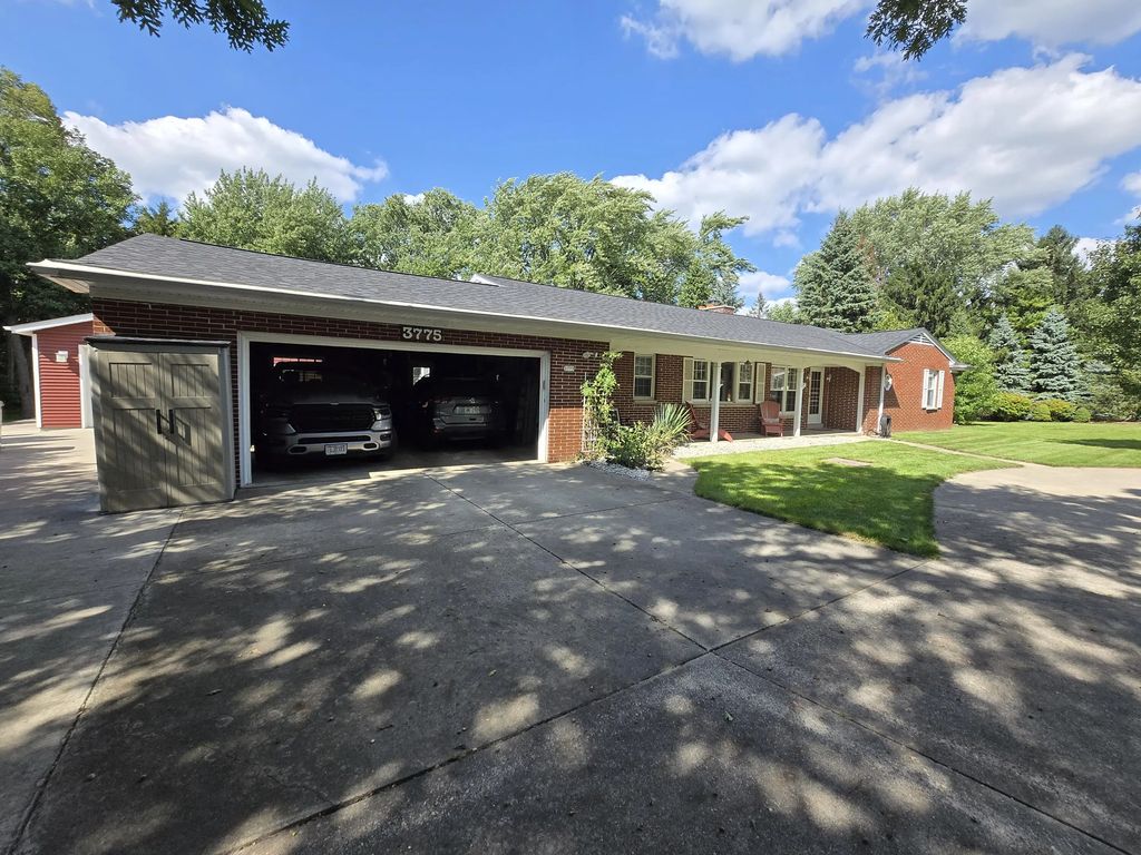 3775 S Sunny View Dr, New Berlin