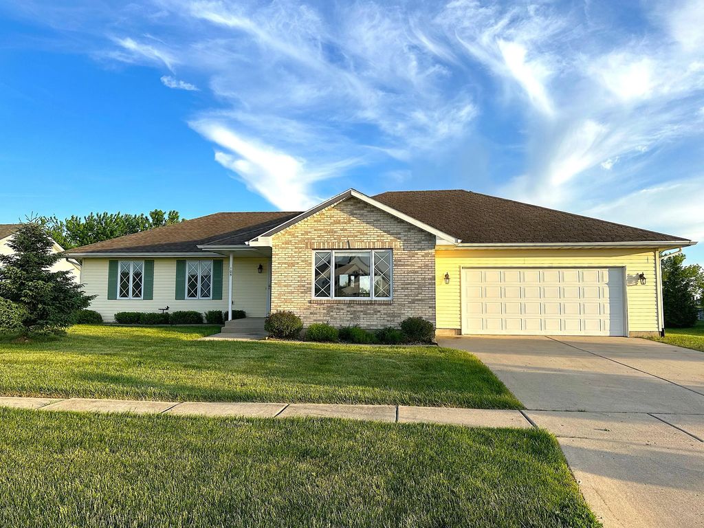 105 Prairie Dr, Walworth