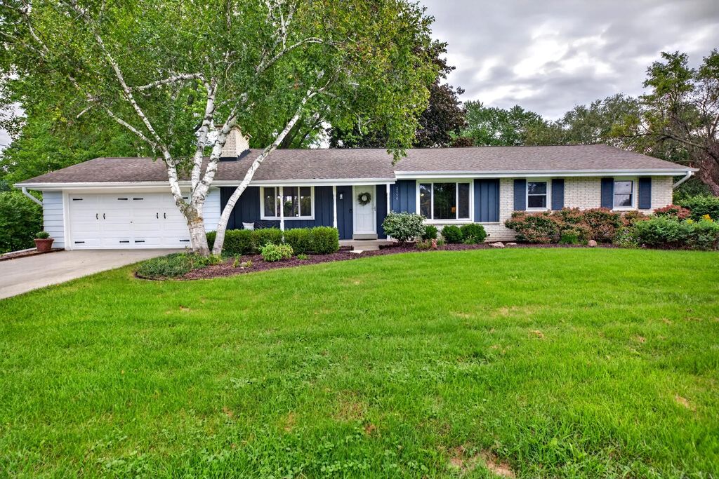 2550 N Springdale Rd, Brookfield