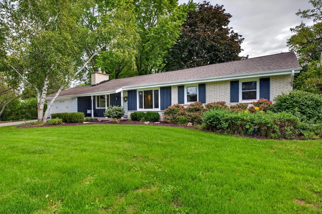 2550 N Springdale Rd, Brookfield