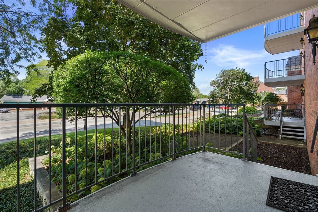 13335 Watertown Plank Rd 105, Elm Grove