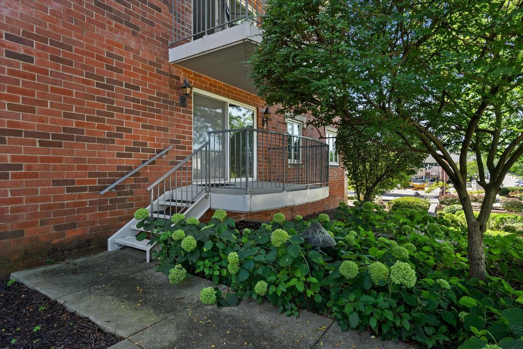 13335 Watertown Plank Rd 105, Elm Grove