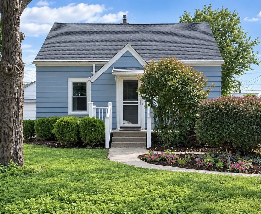 1204 S 110th St, West Allis