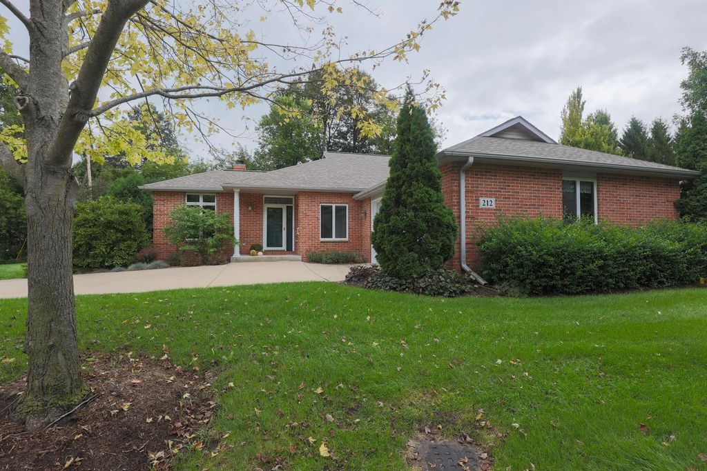 212 Thorngate Ct 8, Burlington