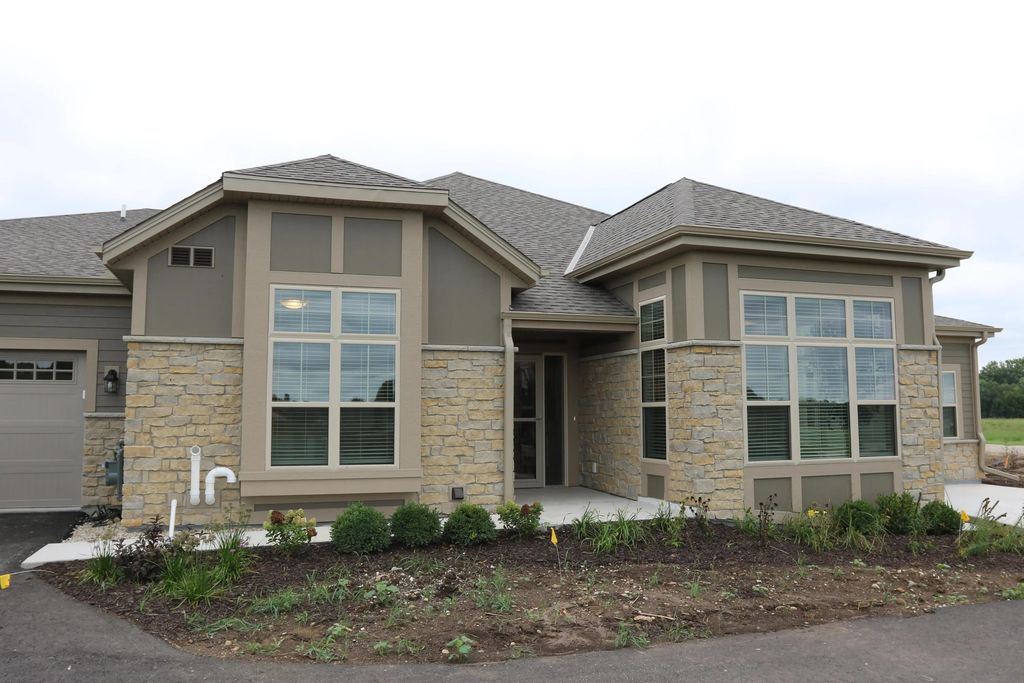 163 Lahinch Loop 31, North Prairie
