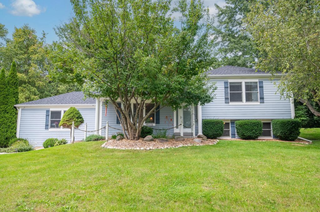 N51w27864 N Courtland Cir, Lisbon