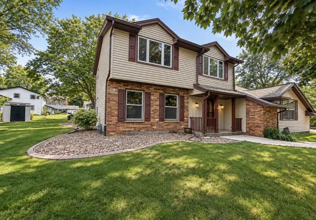 7251 Hyacinth Ct, Greendale