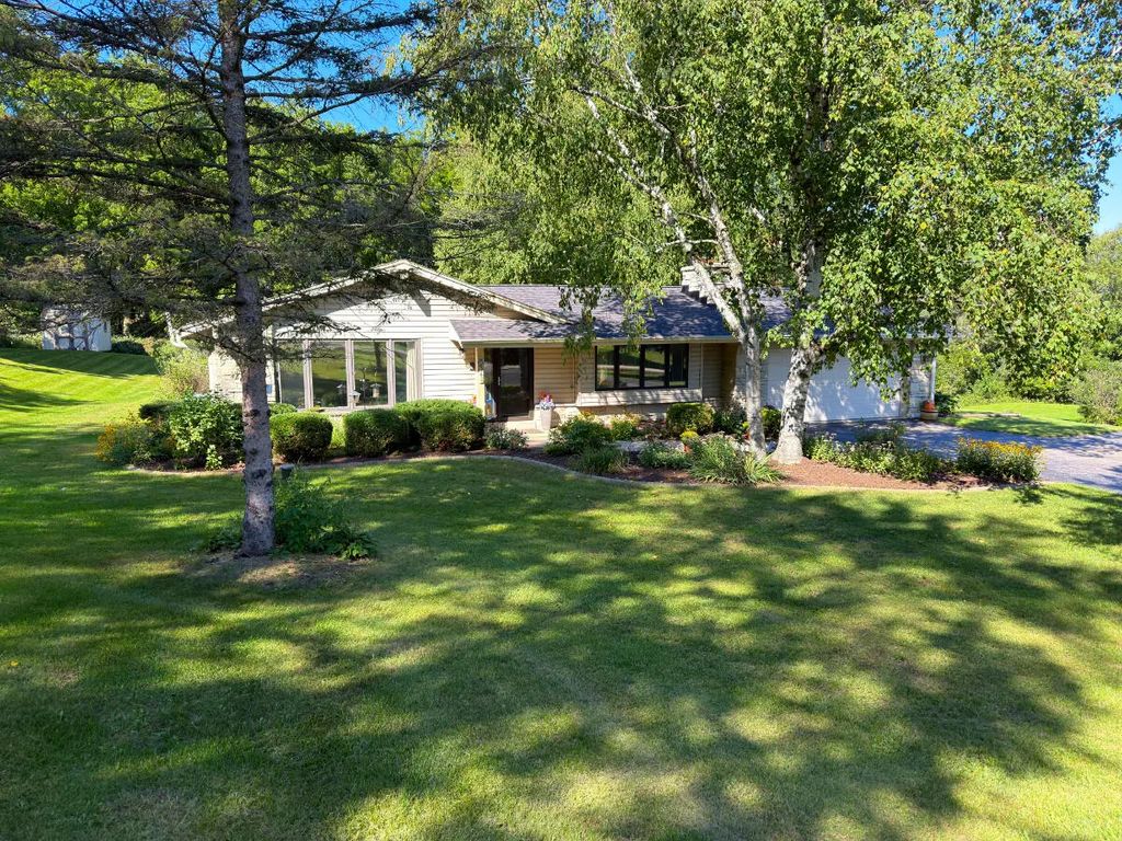 W240n4035 Swan Rd, Pewaukee