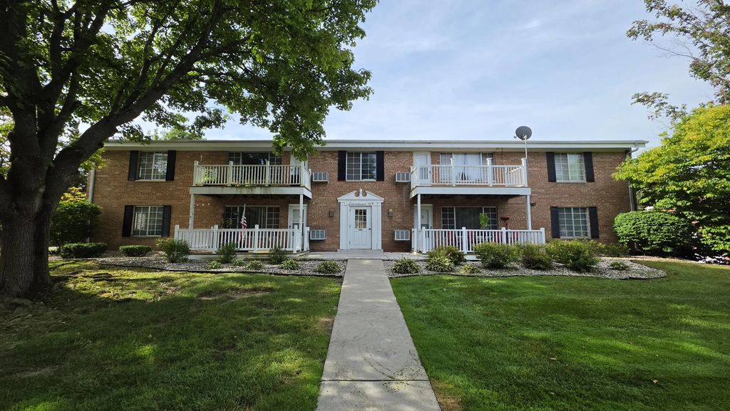 139 Heidel Rd #7, Thiensville