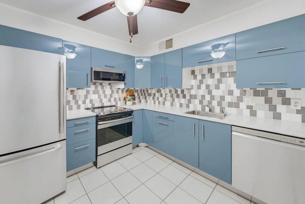 3942 N Oakland Ave 135, Shorewood