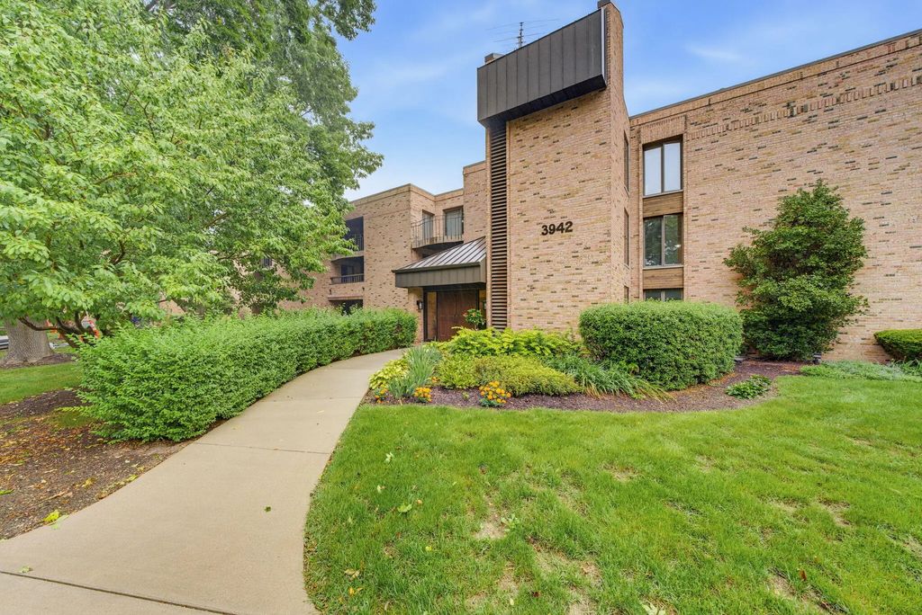 3942 N Oakland Ave 135, Shorewood