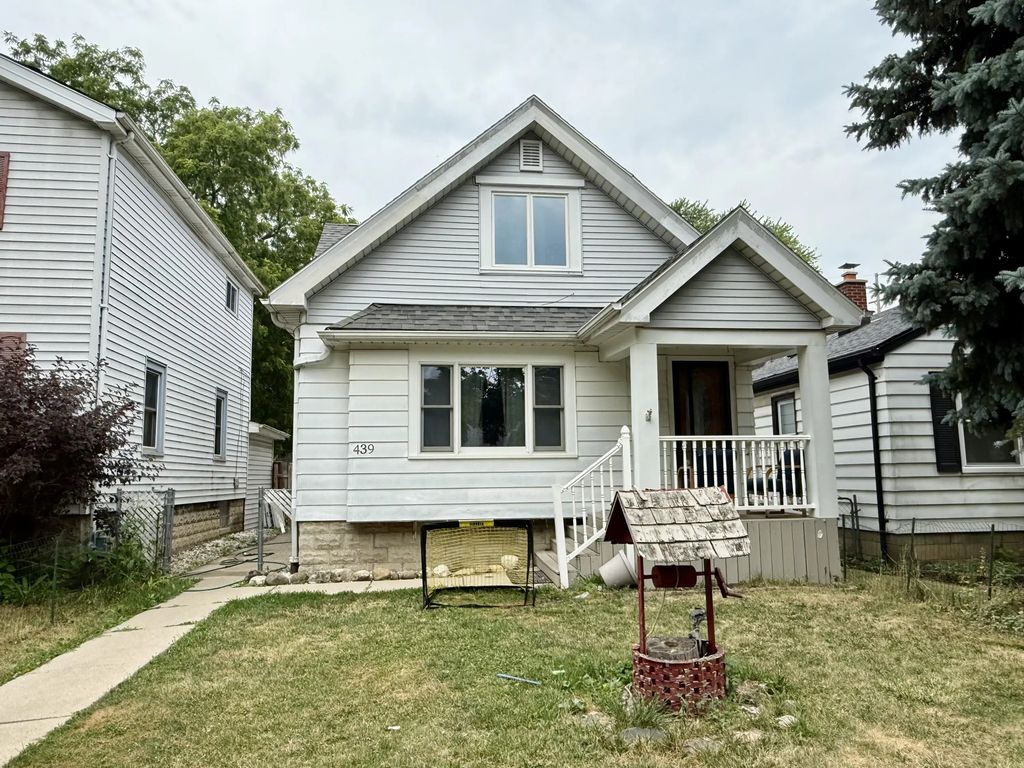 439 S 67th St, Milwaukee