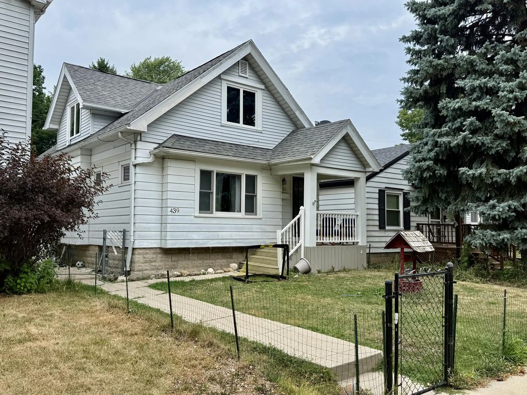 439 S 67th St, Milwaukee