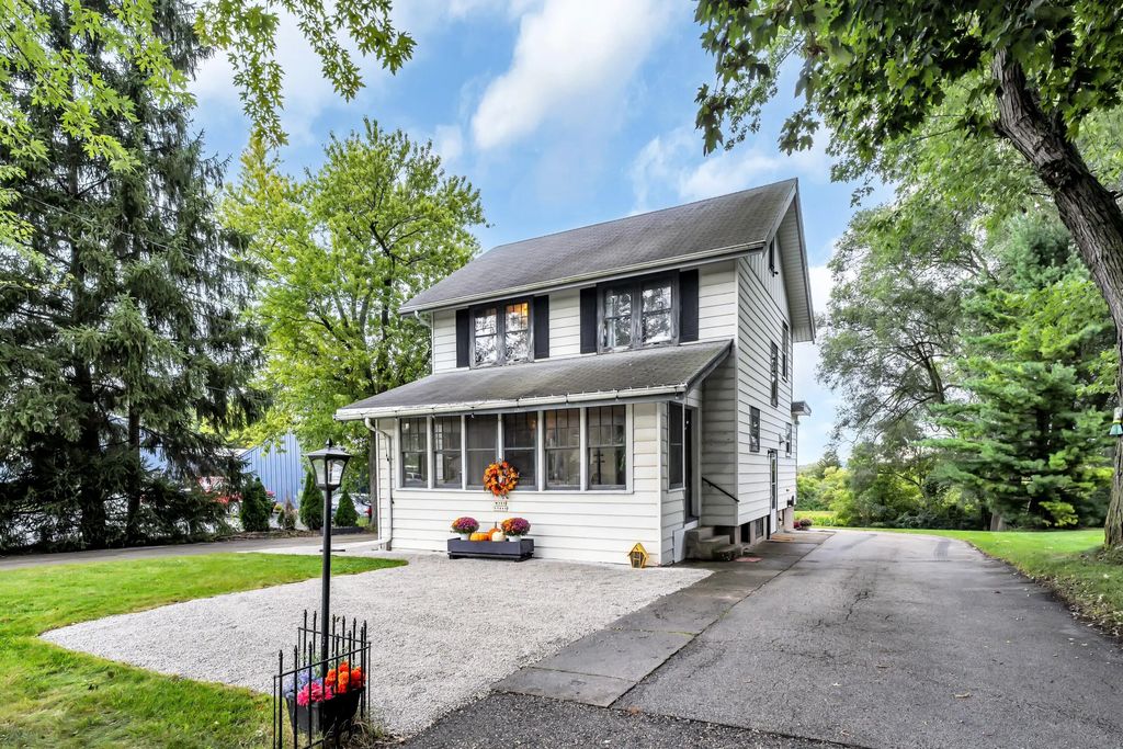 W305s5060 Highway 83 -, Genesee