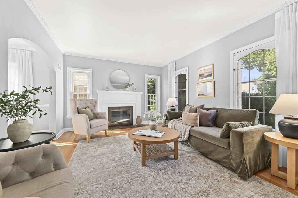 616 N 104th St 618, Wauwatosa