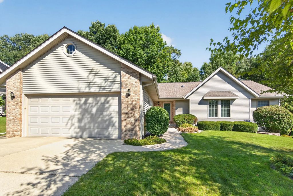 808 Schloemer Dr, West Bend