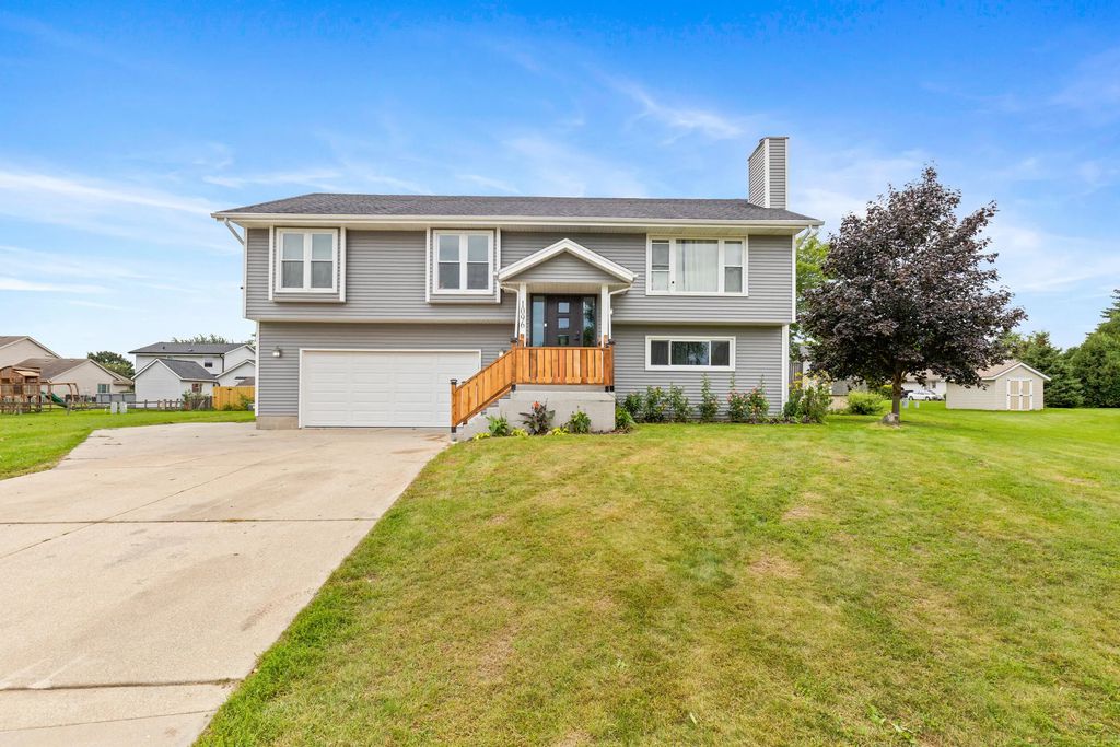 1096 E Libby Ct, Oak Creek