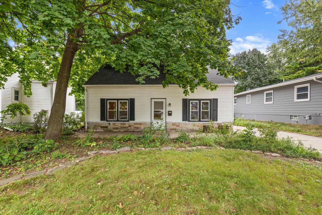 1110 S 123rd St, West Allis