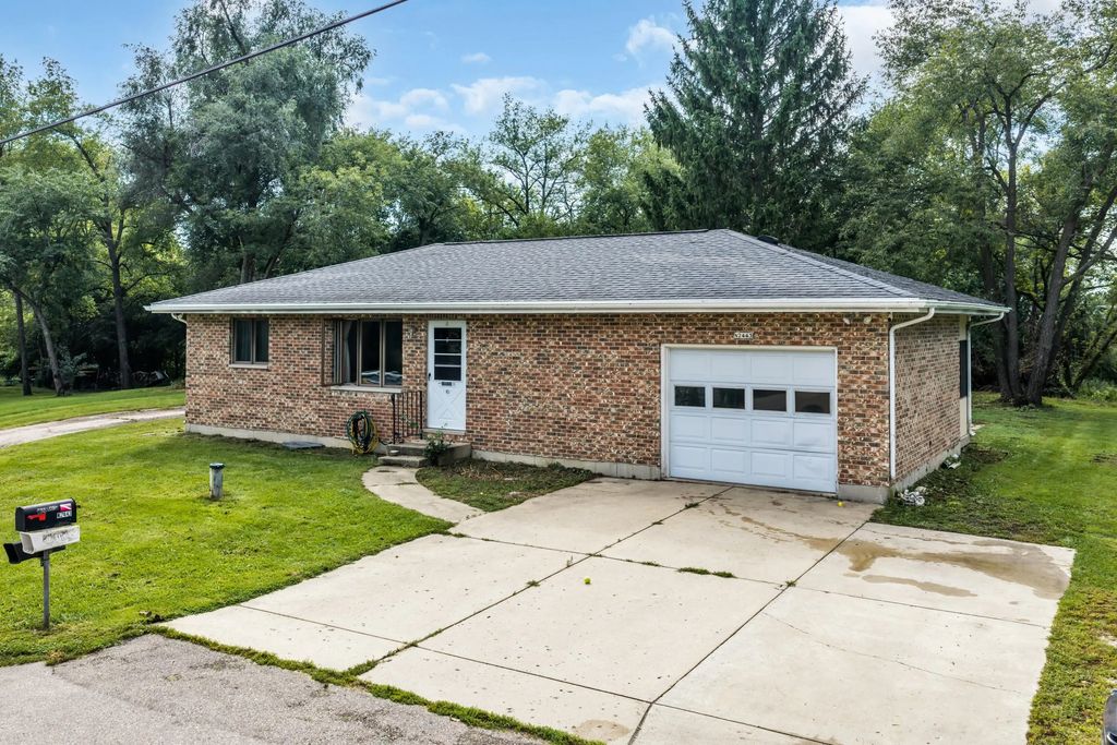 N2443 Giles Dr, Bloomfield