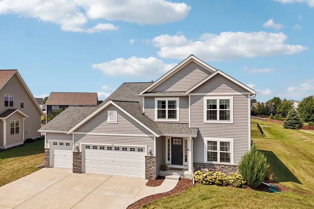 74 Weston Ridge Rd, Oconomowoc