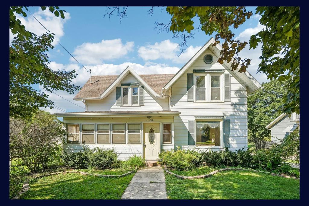 212 N Watertown St, Johnson Creek
