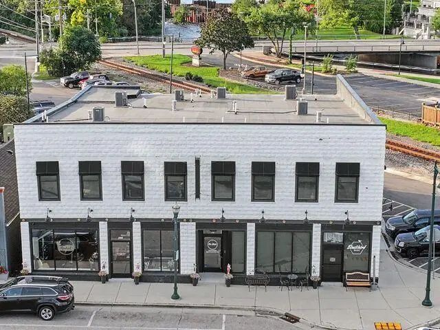 256 E Chestnut St, Burlington