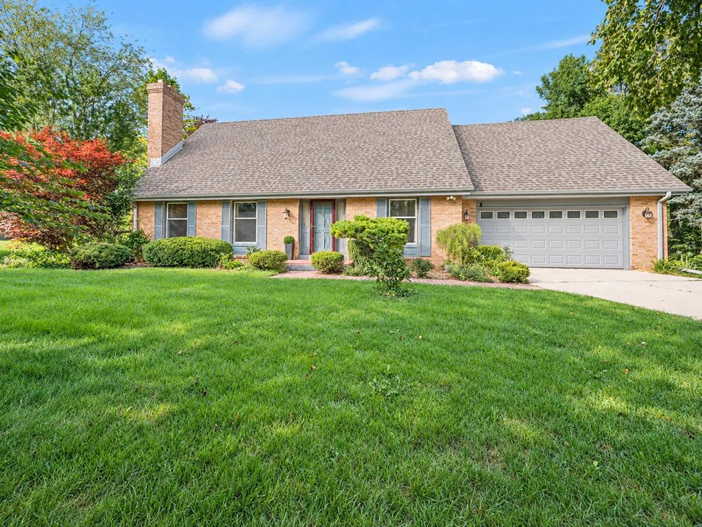 1530 W Zedler Ln, Mequon