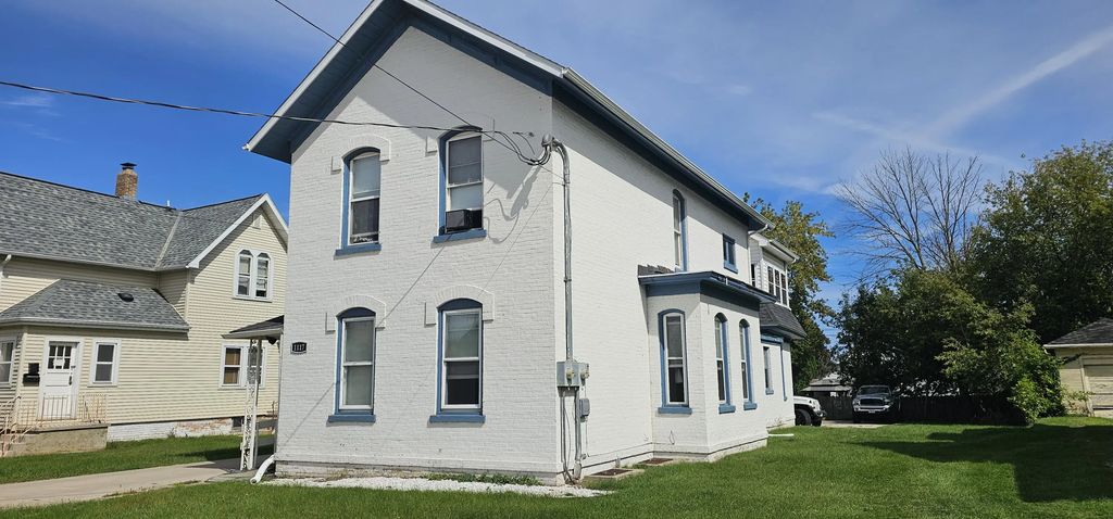1117 S 8th St, Manitowoc