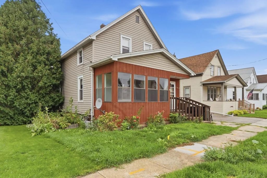 762 Pine St, Sheboygan Falls