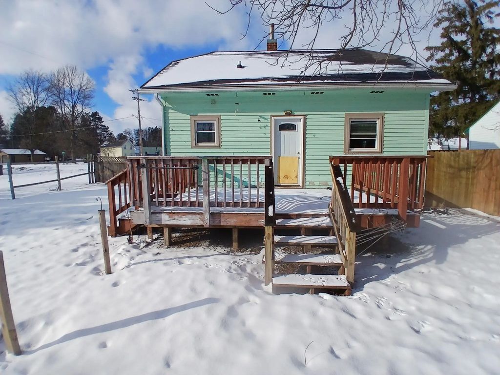 114 W 2nd St, Barron
