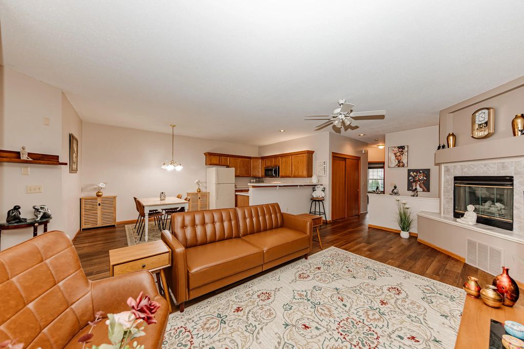 11200 W Gilbert Ave D, Wauwatosa