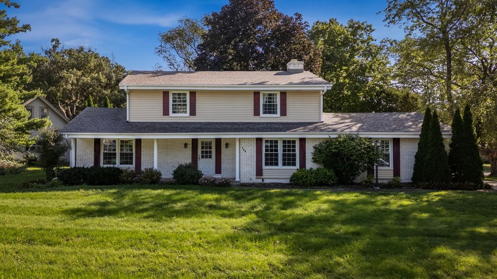 983 Chesterton Ct, Oconomowoc