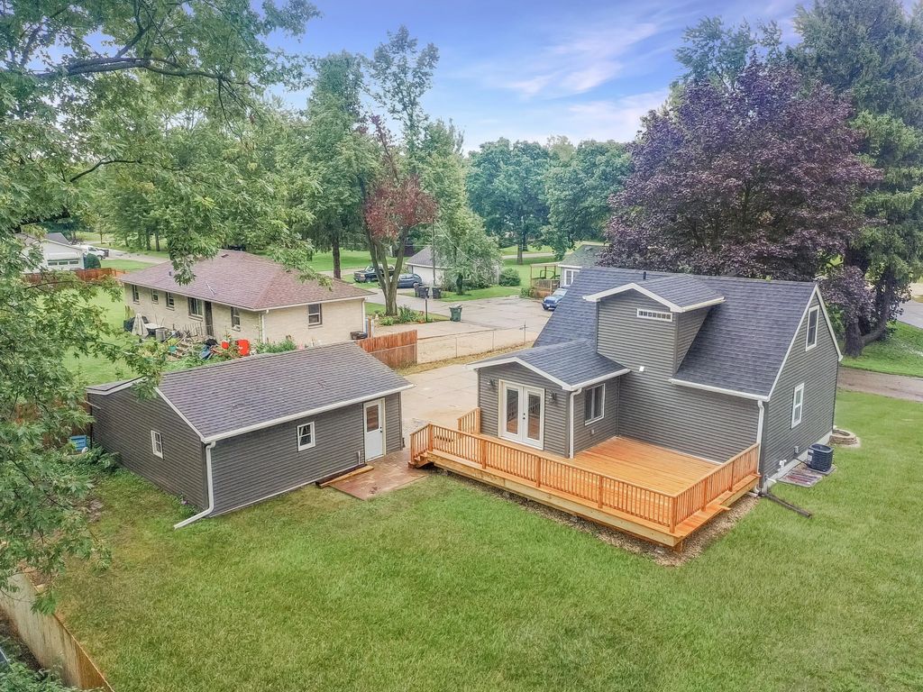 W1390 Greenview Rd, Bloomfield