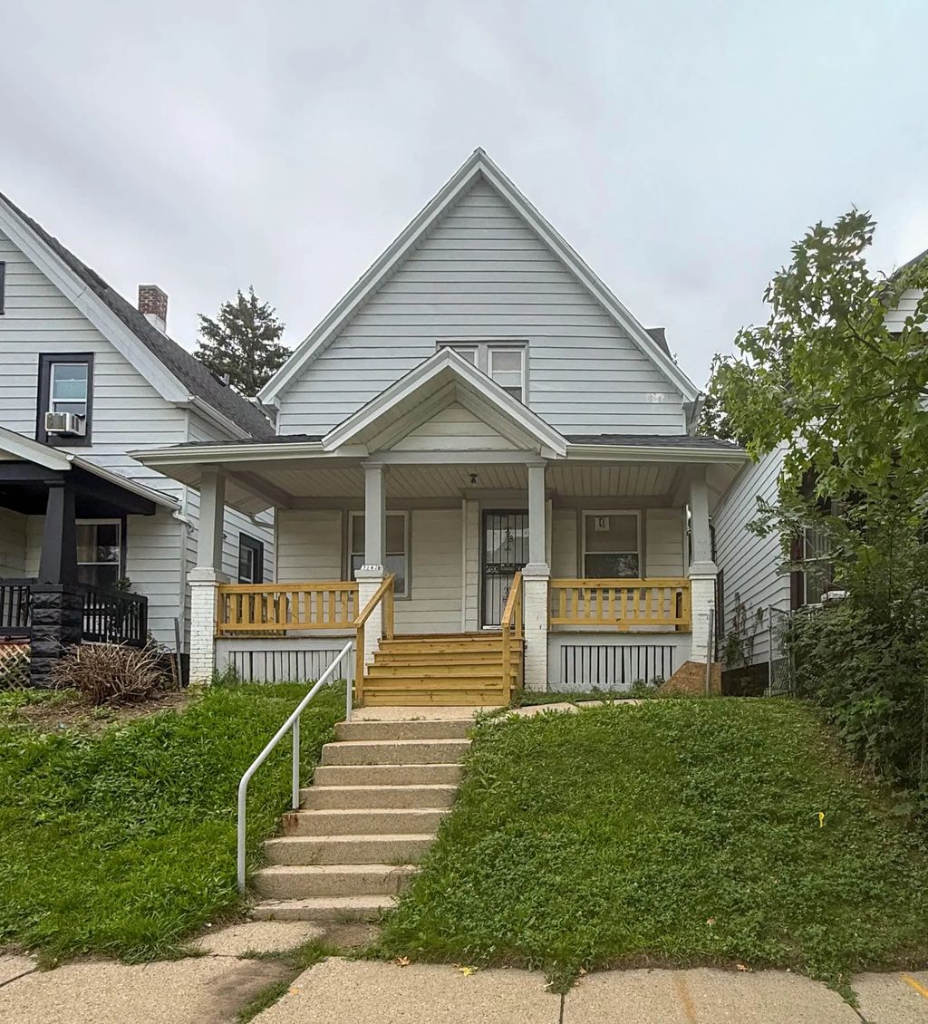 3142 N 15th St, Milwaukee